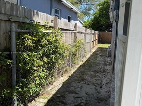1463 NW 70th St, Miami FL 33147