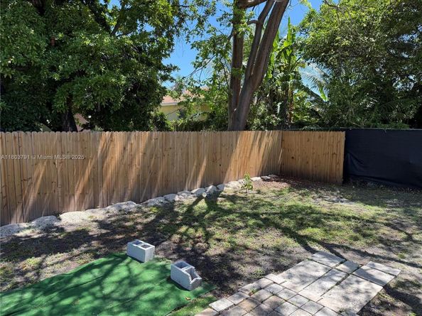 1463 NW 70th St, Miami FL 33147