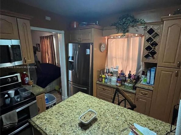 1733 NW 40th St, Miami FL 33142