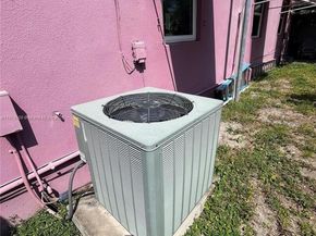 1733 NW 40th St, Miami FL 33142