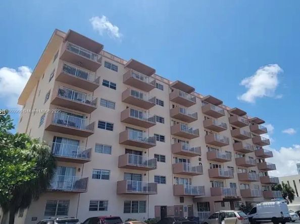 2200 E Hallandale Beach Blvd 207, Hallandale Beach FL 33009