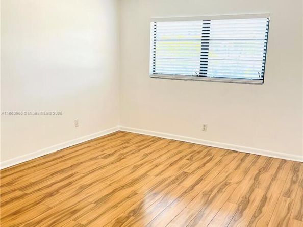 2200 E Hallandale Beach Blvd 207, Hallandale Beach FL 33009