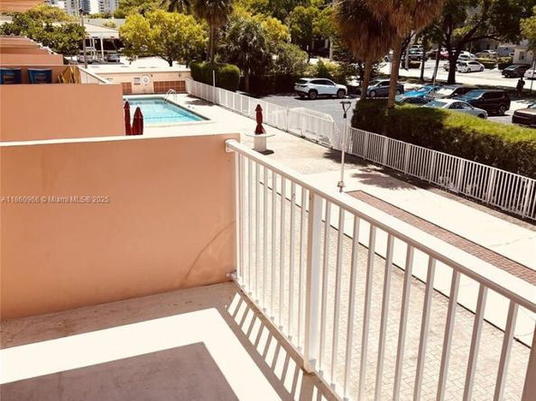 2200 E Hallandale Beach Blvd 207, Hallandale Beach FL 33009