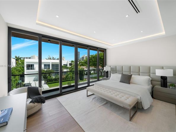 262 189th Ter, Sunny Isles Beach FL 33160