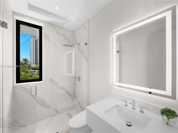 262 189th Ter, Sunny Isles Beach FL 33160