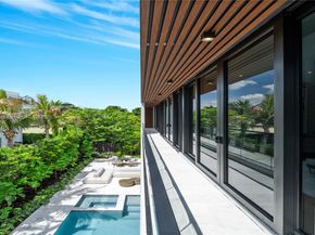 262 189th Ter, Sunny Isles Beach FL 33160