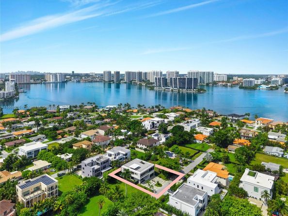 262 189th Ter, Sunny Isles Beach FL 33160