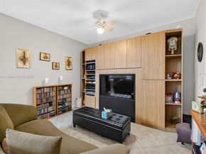 4123 W Lake Estates Dr, Davie FL 33328