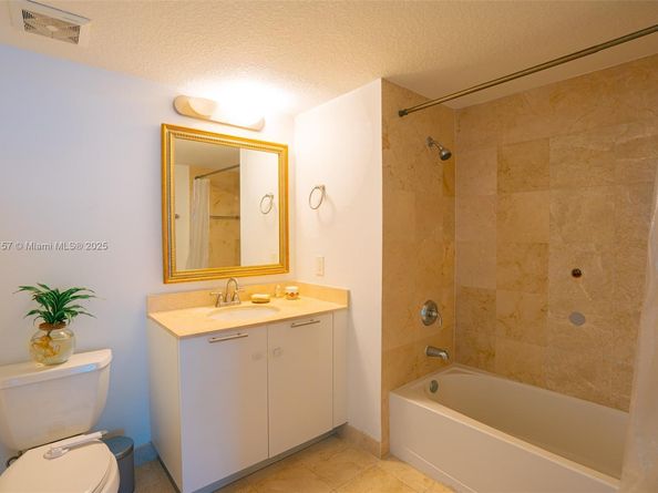 1800 N Bayshore Dr 1412, Miami FL 33132
