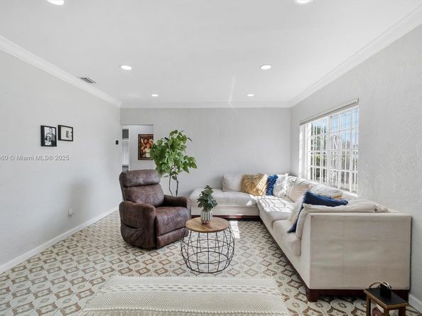 7231 SW 6th St, Miami FL 33144