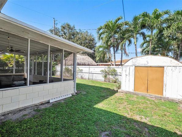 7231 SW 6th St, Miami FL 33144