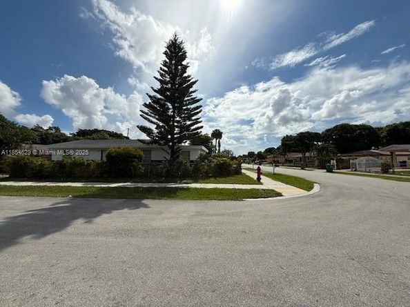 3025 NW 11TH St, Fort Lauderdale FL 33311