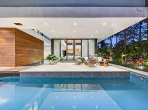 2300 Sunset Dr, Miami Beach FL 33140