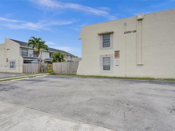 2306 NW 52nd Ave 2306, Lauderhill FL 33313