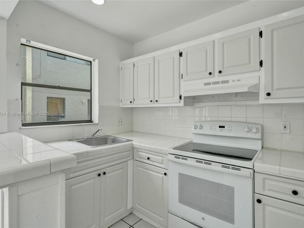 2306 NW 52nd Ave 2306, Lauderhill FL 33313