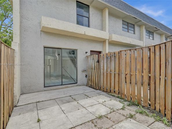 2306 NW 52nd Ave 2306, Lauderhill FL 33313