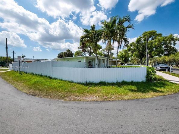 844 NW 15th Ave, Fort Lauderdale FL 33311