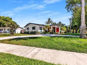 5890 SW 13th St, Plantation FL 33317