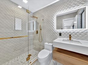5890 SW 13th St, Plantation FL 33317
