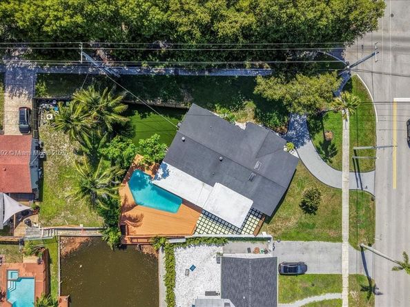 5890 SW 13th St, Plantation FL 33317