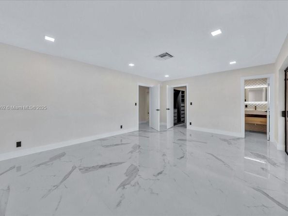 5890 SW 13th St, Plantation FL 33317