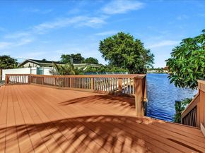 5890 SW 13th St, Plantation FL 33317