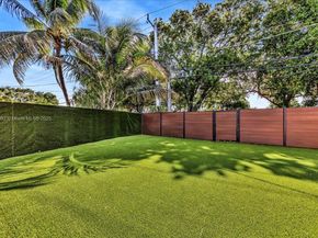 5890 SW 13th St, Plantation FL 33317