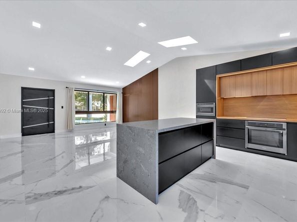 5890 SW 13th St, Plantation FL 33317