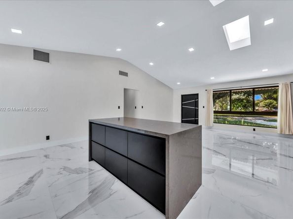 5890 SW 13th St, Plantation FL 33317