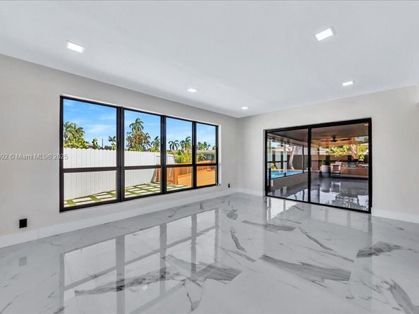 5890 SW 13th St, Plantation FL 33317