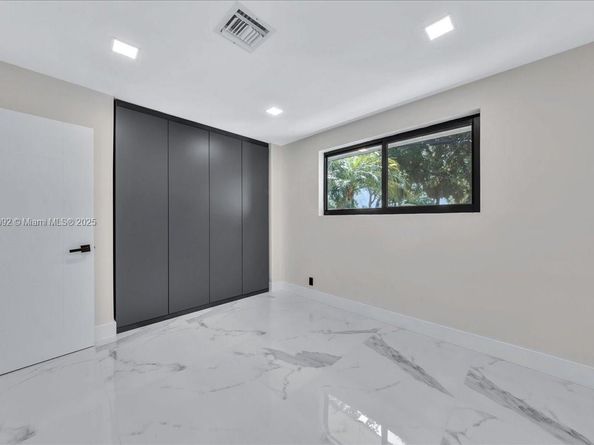 5890 SW 13th St, Plantation FL 33317