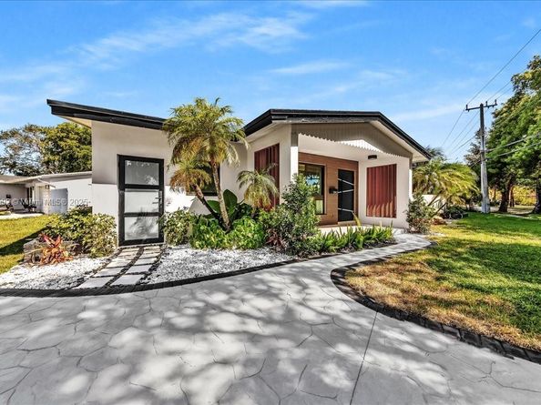 5890 SW 13th St, Plantation FL 33317
