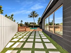 5890 SW 13th St, Plantation FL 33317