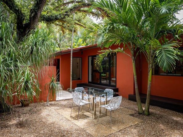 3570 Avocado Ave, Miami FL 33133