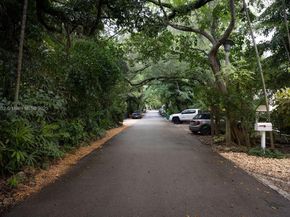 3570 Avocado Ave, Miami FL 33133