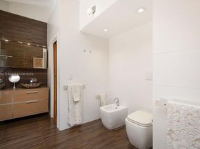 3570 Avocado Ave, Miami FL 33133