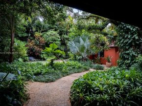 3570 Avocado Ave, Miami FL 33133