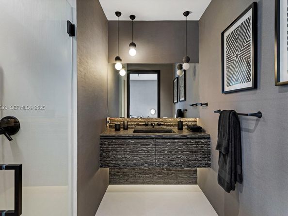 800 S Pointe Dr 801, Miami Beach FL 33139