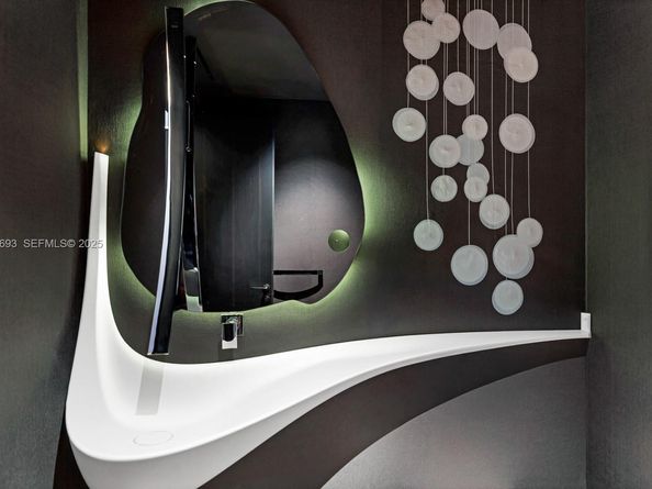 800 S Pointe Dr 801, Miami Beach FL 33139