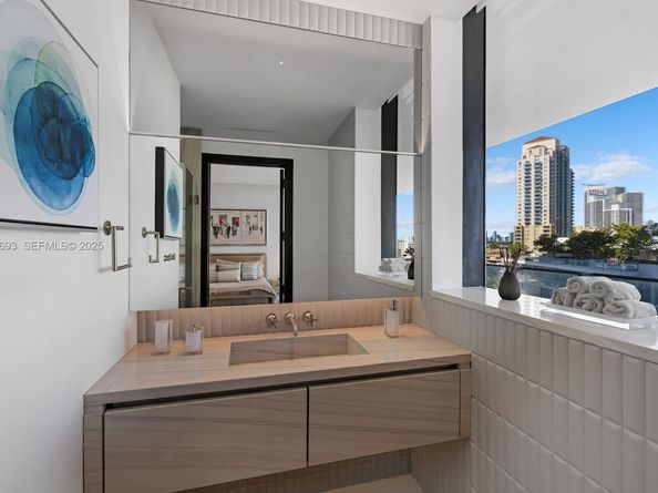 800 S Pointe Dr 801, Miami Beach FL 33139