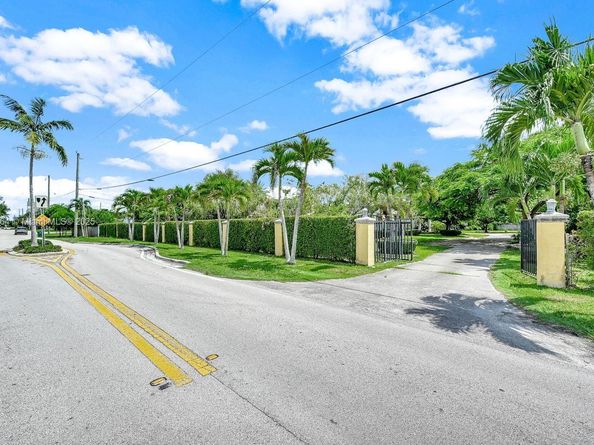 9340 SW 174th St, Palmetto Bay FL 33157