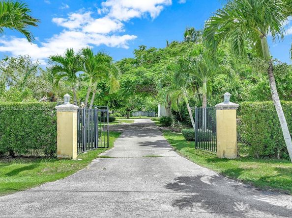 9340 SW 174th St, Palmetto Bay FL 33157