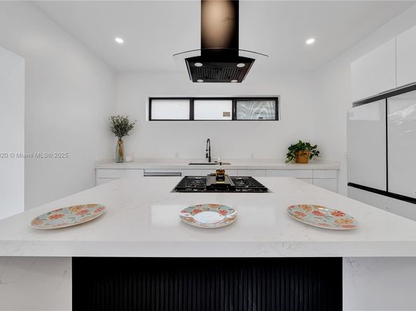 1370 SW 5th St, Miami FL 33135
