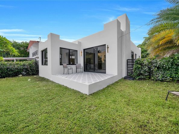 1370 SW 5th St, Miami FL 33135
