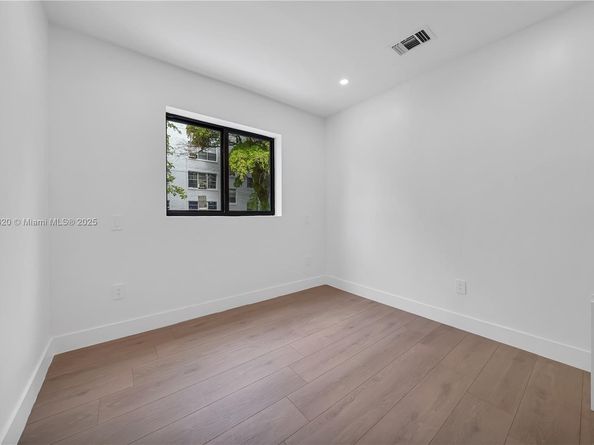 1370 SW 5th St, Miami FL 33135