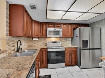 5570 NW 44th St