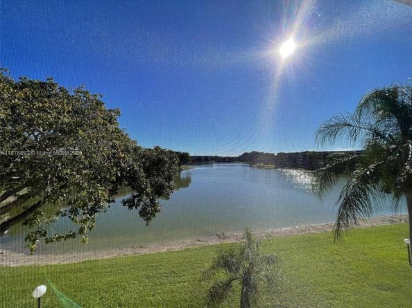 5831 Coral Lake Dr 307, Margate FL 33063