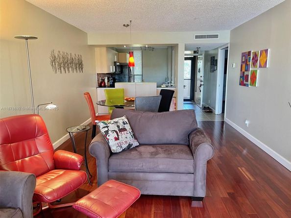 5831 Coral Lake Dr 307, Margate FL 33063