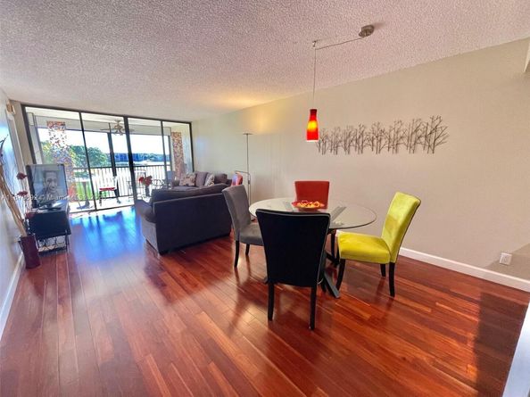 5831 Coral Lake Dr 307, Margate FL 33063