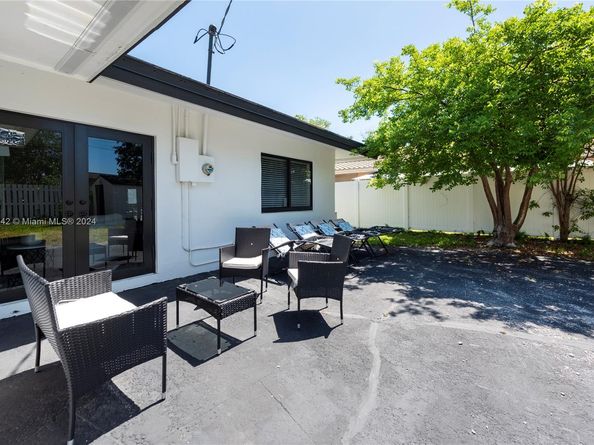 2308 SE 18 St, Fort Lauderdale FL 33316